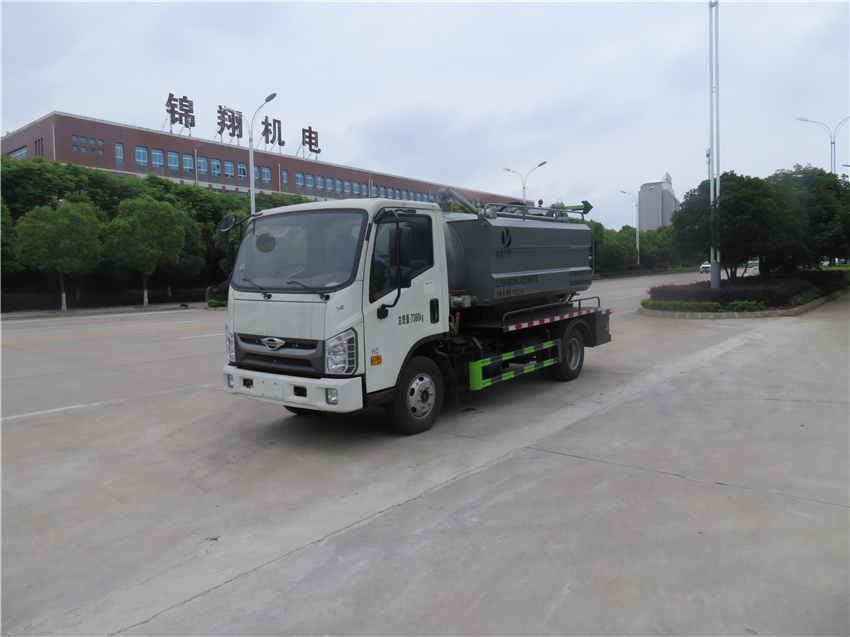 福田領(lǐng)航5方管道疏通車|CLT5070GQWBJ6型清洗吸污車